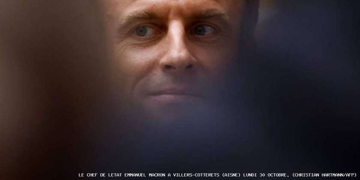Le chef de l'Etat, Emmanuel Macron, à Villers-Cotterêts (Aisne) lundi 30 octobre. (Christian Hartmann/AFP) - Le chef de l'Etat, Emmanuel Macron, à Villers-Cotterêts (Aisne) lundi 30 octobre. (Christian Hartmann/AFP) Au comptoir de Chez Pol