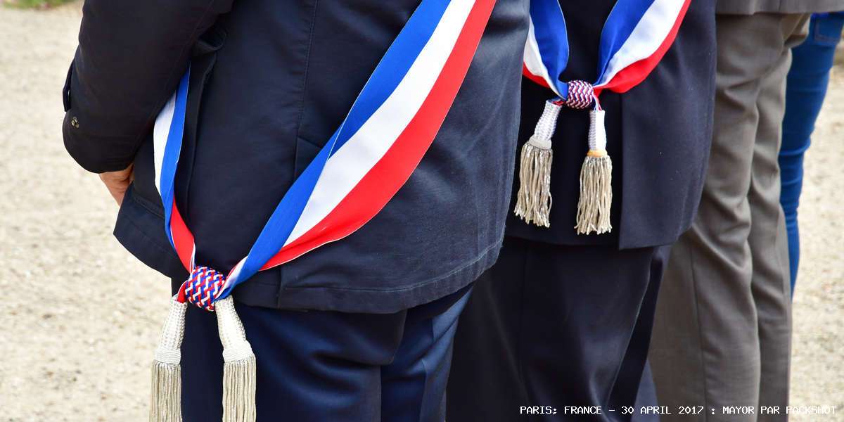 Paris; France - 30 april 2017 : mayor Par PackShot - Paris; France - 30 april 2017 : mayor Par PackShot Débattre d'une juste indemnisation des élus