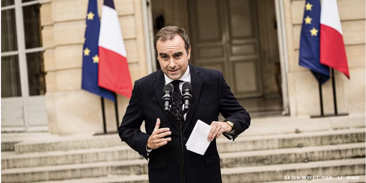 Le premier ministre démissionnaire, Sébastien Lecornu, à Matignon, à Paris, le 6 octobre 2025.  - JULIEN MUGUET POUR « LE MONDE » Qui est désormais à la tête du pays ? Emmanuel Macron peut-il être destitué ? 7 questions sur la crise politique en France